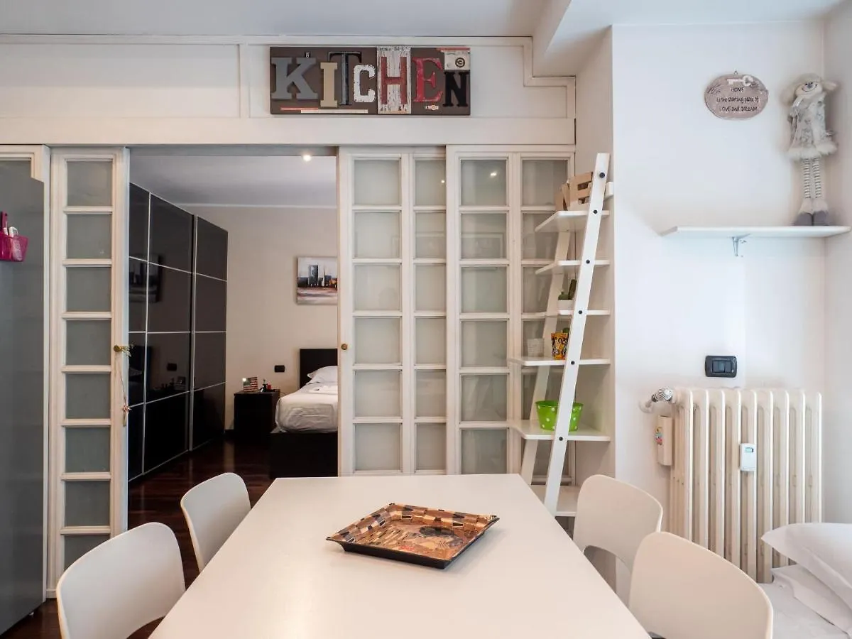 The Best Rent - Modern Duomo Apartment Milan 0*,